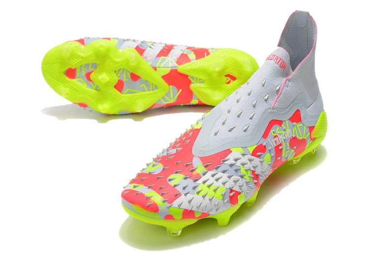 Chuteira adidas Predator Freak+ Campo