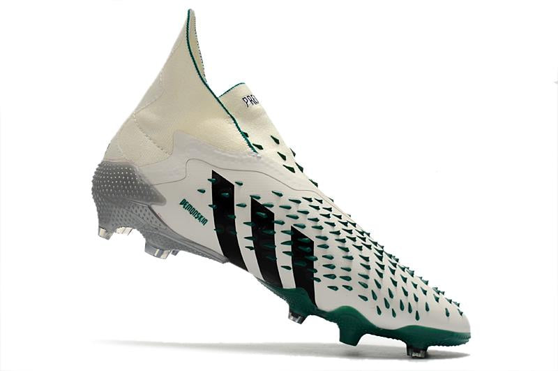 Chuteira adidas Predator Freak+ Campo