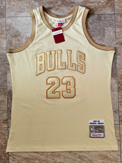 Regata NBA Chicago Bulls Retrô Mitchell & Ness Authentic 1997/1998 Michael Jordan - Dourada