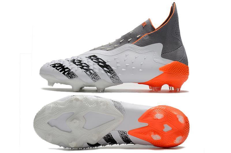 Chuteira adidas Predator Freak+ Campo