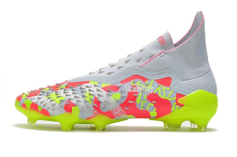 Chuteira adidas Predator Freak+ Campo