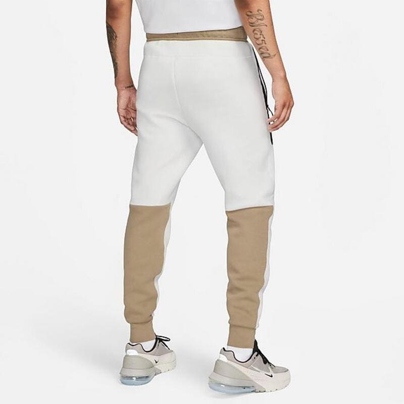 Conjunto Nike Tech Fleece Bege/Branco 2023 (New Season)