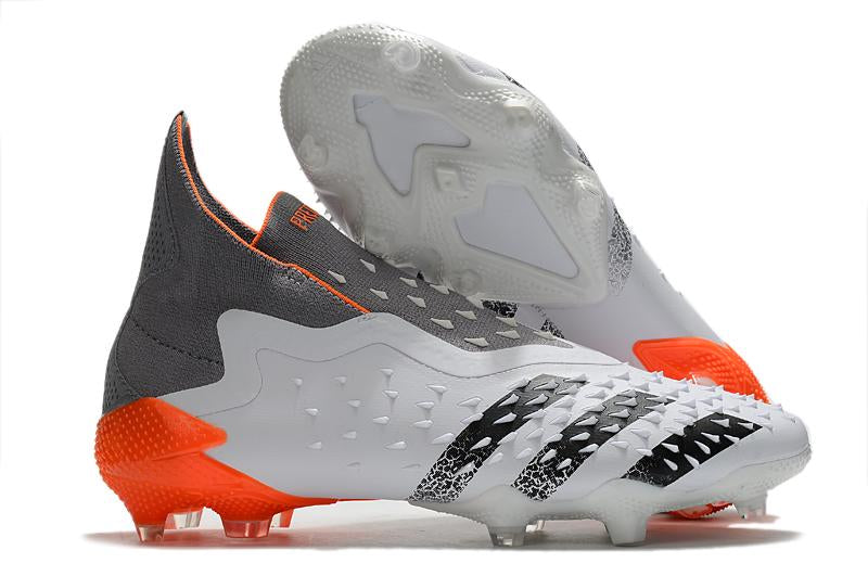 Chuteira adidas Predator Freak+ Campo