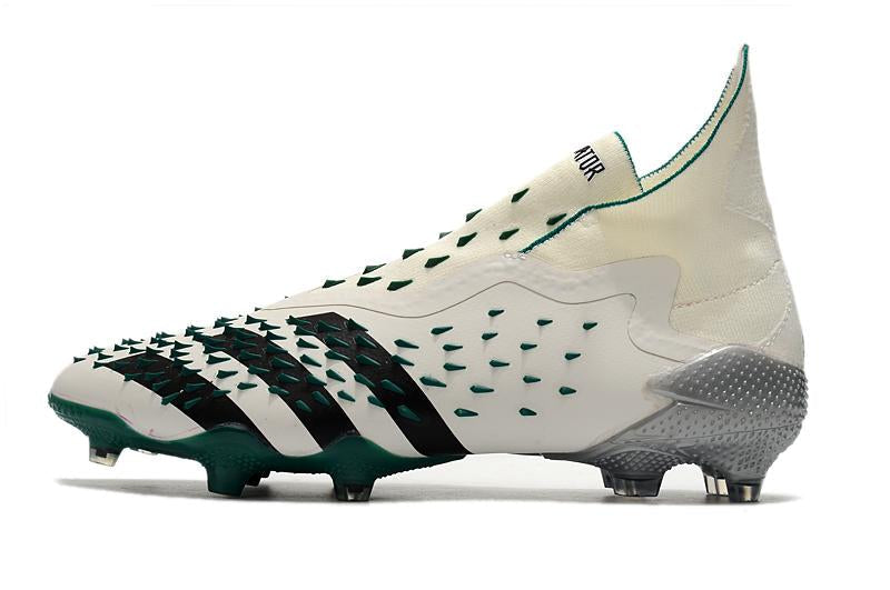 Chuteira adidas Predator Freak+ Campo