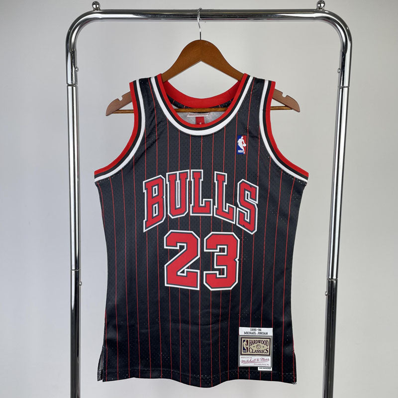 Regata Chicago Bulls Retrô Mitchell & Ness 1995/1996 Michael Jordan - Preta