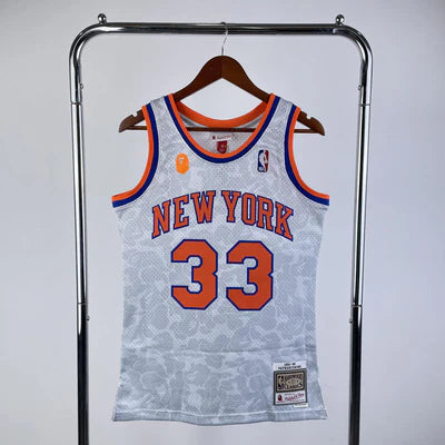 Regata NBA BAPE x New York Knicks Mitchell & Ness - Cinza