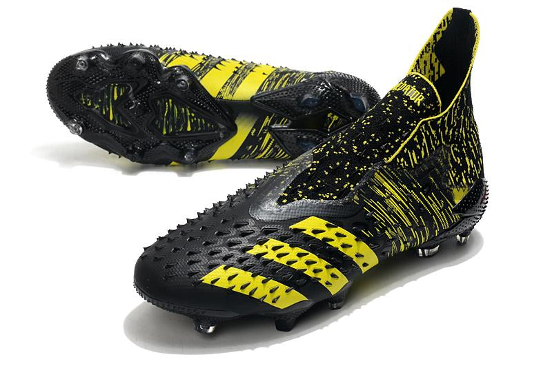 Chuteira adidas Predator Freak+ Campo